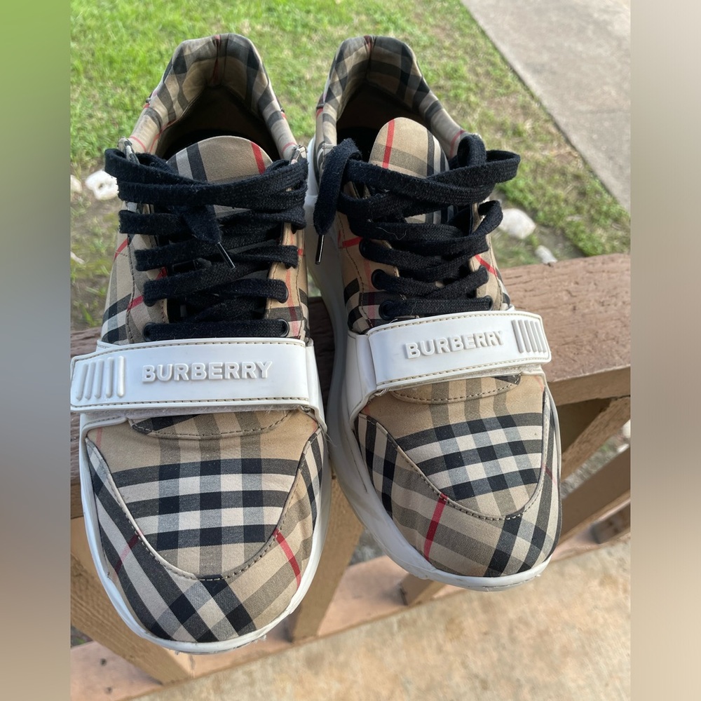 BURBERRY SHOES